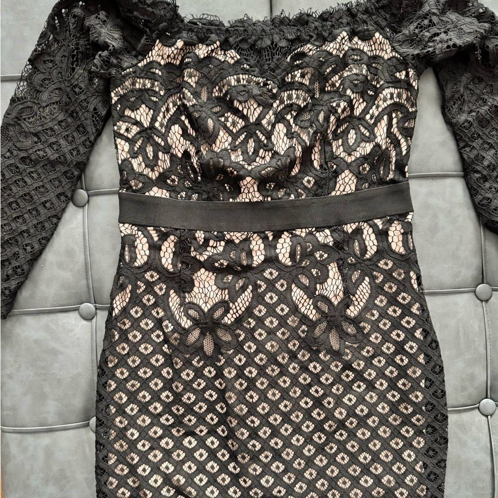 OFF-SHOULDER LONG SLEEVE LACE DRESS - Size Large - Picture 4 of 7